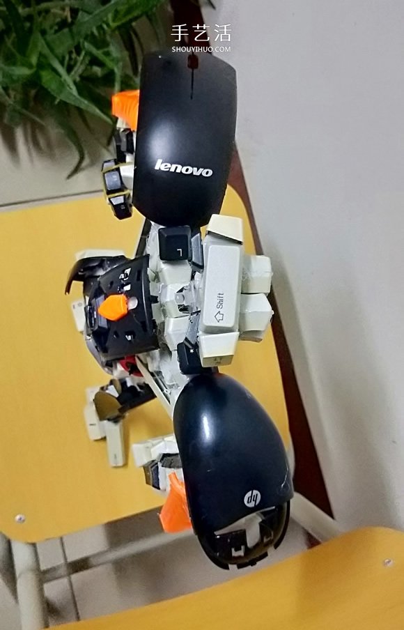 晚晨的創(chuàng)意DIY：廢舊電腦鍵盤鼠標制作機器人 -  rpnrmr.com