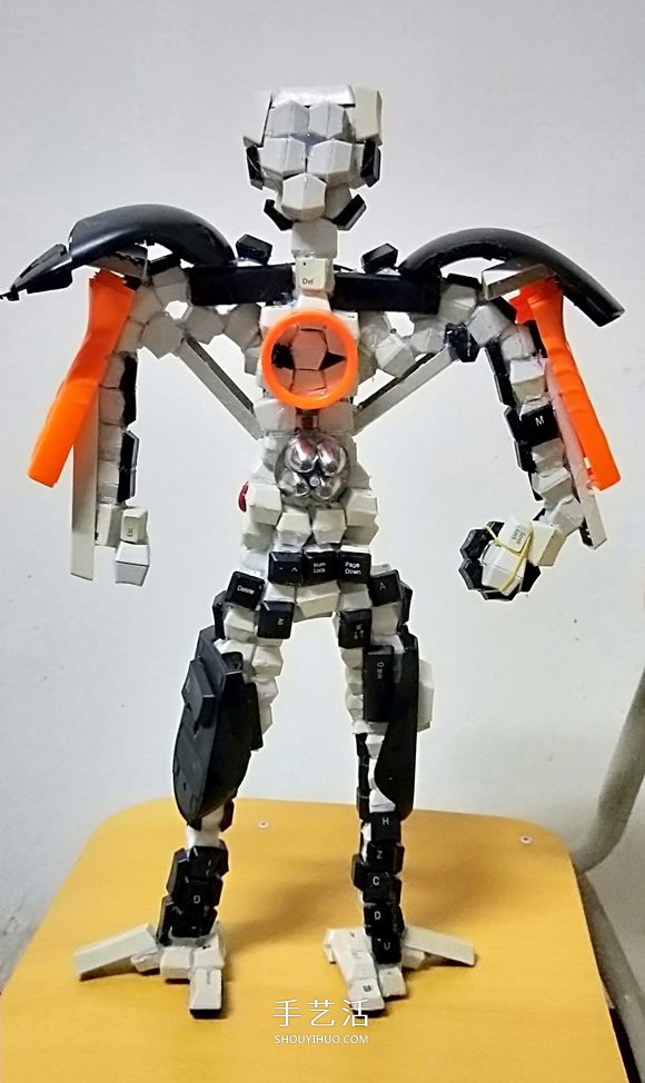 晚晨的創(chuàng)意DIY：廢舊電腦鍵盤鼠標制作機器人 -  rpnrmr.com