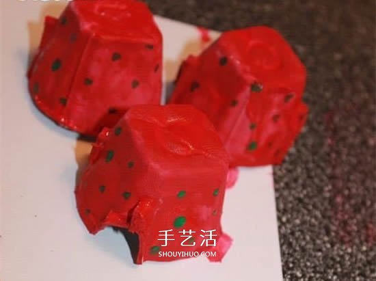 兒童用雞蛋托手工制作立體草莓的方法 -  rpnrmr.com