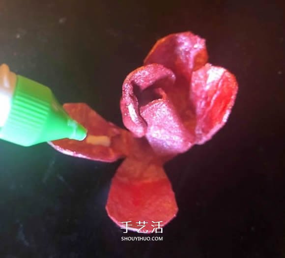 雞蛋盒廢物利用 手工制作玫瑰花胸花圖解 -  rpnrmr.com