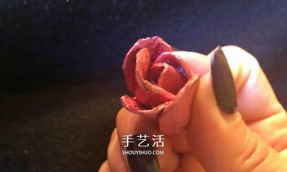 雞蛋盒廢物利用 手工制作玫瑰花胸花圖解 -  rpnrmr.com