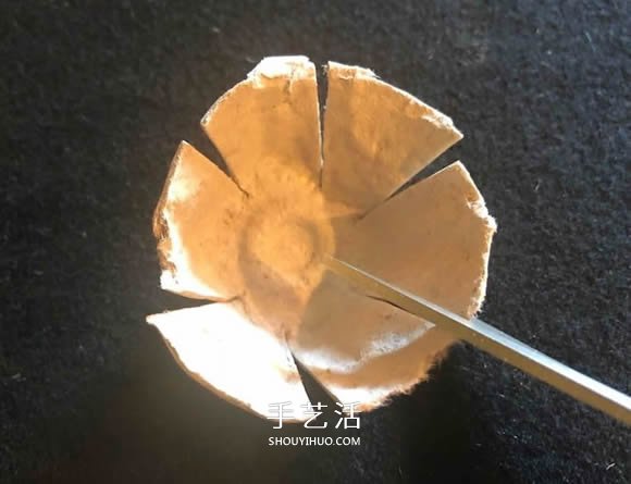 雞蛋盒廢物利用 手工制作玫瑰花胸花圖解 -  rpnrmr.com