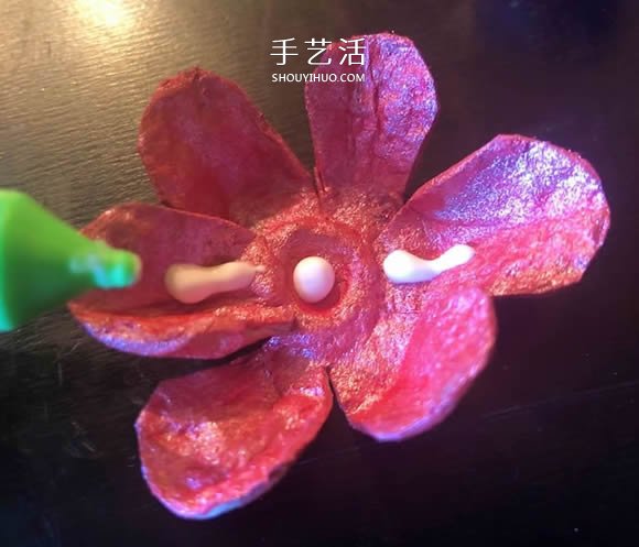雞蛋盒廢物利用 手工制作玫瑰花胸花圖解 -  rpnrmr.com