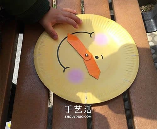 幼兒自制玩具紙盤掛鐘的方法 好玩還能認(rèn)時(shí)間 -  rpnrmr.com