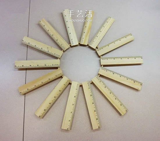 用尺子做材料 自制創(chuàng)意教師節(jié)花環(huán)掛飾的方法 -  rpnrmr.com