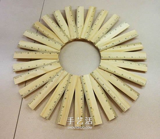用尺子做材料 自制創(chuàng)意教師節(jié)花環(huán)掛飾的方法 -  rpnrmr.com