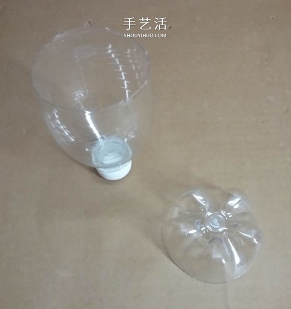 礦泉水瓶廢物利用手工制作獎杯、國旗和酒杯 -  rpnrmr.com