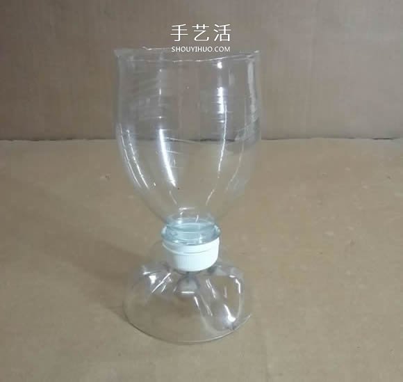 礦泉水瓶廢物利用手工制作獎杯、國旗和酒杯 -  rpnrmr.com