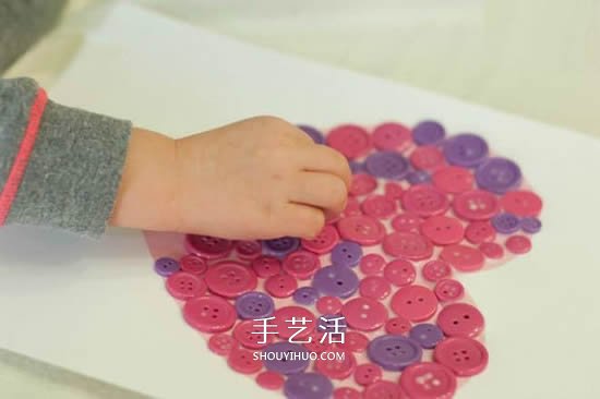 幼兒手工自制教師節(jié)紐扣拼貼愛心禮物的方法 -  rpnrmr.com