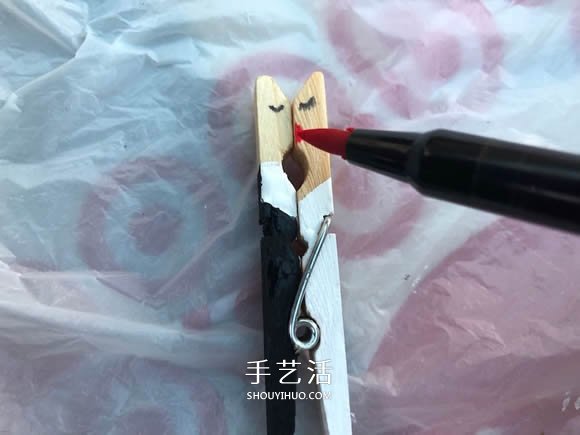 甜蜜婚禮小禮品：用衣夾制作會(huì)親親的新郎新娘 -  rpnrmr.com