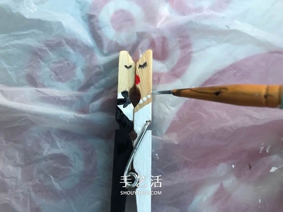 甜蜜婚禮小禮品：用衣夾制作會(huì)親親的新郎新娘 -  rpnrmr.com