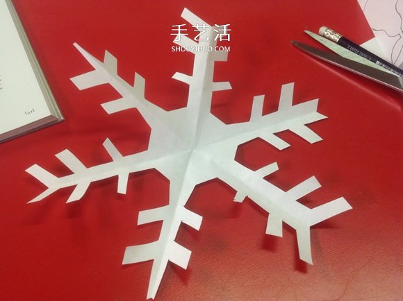 兩種簡單、漂亮又逼真紙雪花的剪法圖解 -  rpnrmr.com