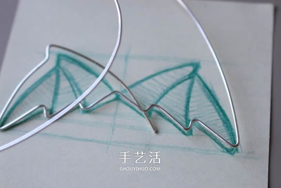 金屬絲DIY制作龍之翼項(xiàng)鏈墜的方法圖解教程 -  rpnrmr.com