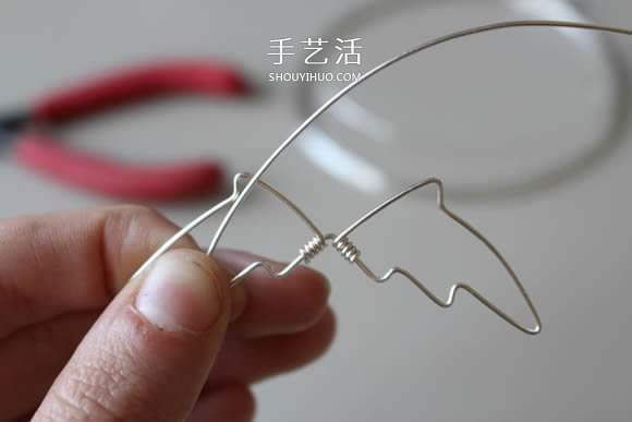 金屬絲DIY制作龍之翼項(xiàng)鏈墜的方法圖解教程 -  rpnrmr.com