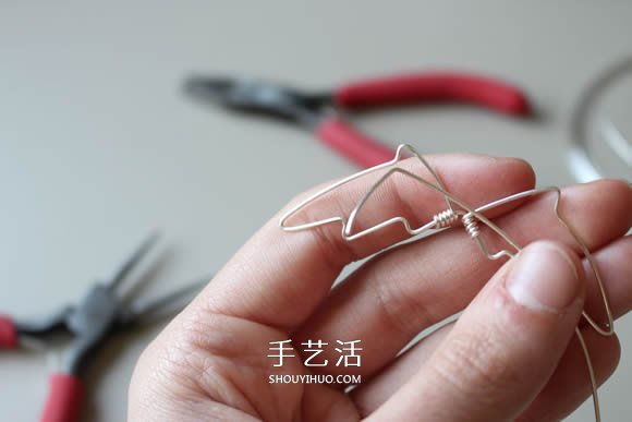 金屬絲DIY制作龍之翼項(xiàng)鏈墜的方法圖解教程 -  rpnrmr.com