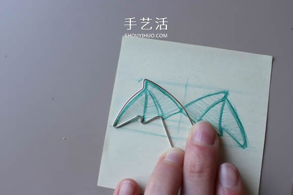 金屬絲DIY制作龍之翼項(xiàng)鏈墜的方法圖解教程 -  rpnrmr.com