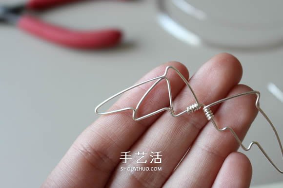 金屬絲DIY制作龍之翼項(xiàng)鏈墜的方法圖解教程 -  rpnrmr.com
