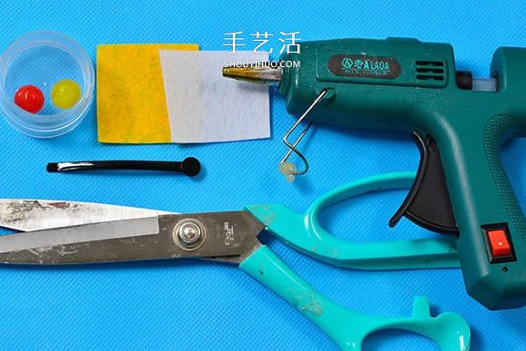 自制簡單又可愛的毛氈布花發(fā)夾的方法教程 -  rpnrmr.com