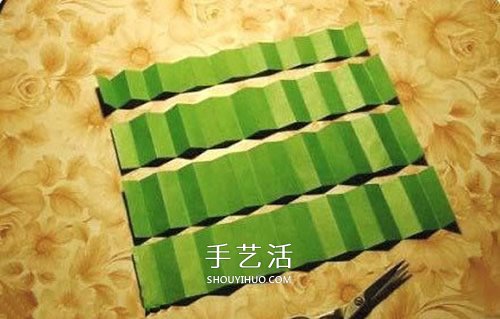 圣誕節(jié)立體圣誕樹賀卡的制作方法圖解教程 -  rpnrmr.com