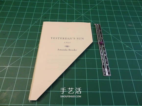 圣誕節(jié)天使書擺飾DIY 很有創(chuàng)意的舊書再利用 -  rpnrmr.com