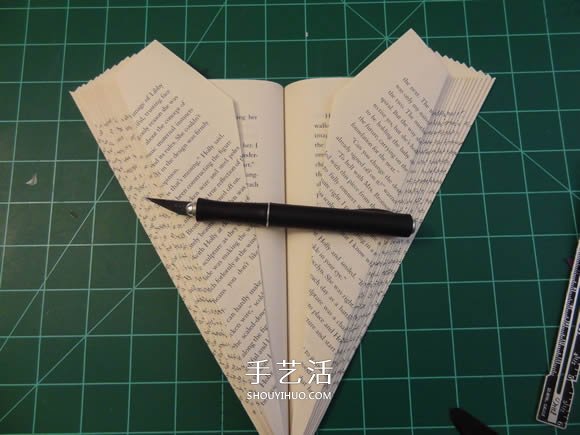圣誕節(jié)天使書擺飾DIY 很有創(chuàng)意的舊書再利用 -  rpnrmr.com