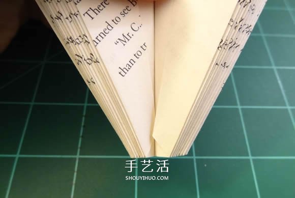 圣誕節(jié)天使書擺飾DIY 很有創(chuàng)意的舊書再利用 -  rpnrmr.com