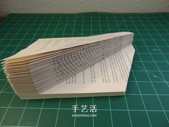 圣誕節(jié)天使書擺飾DIY 很有創(chuàng)意的舊書再利用 -  rpnrmr.com