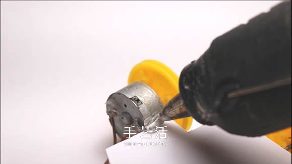 自制電動(dòng)馬達(dá)小汽車(chē)的制作方法超簡(jiǎn)單 -  rpnrmr.com