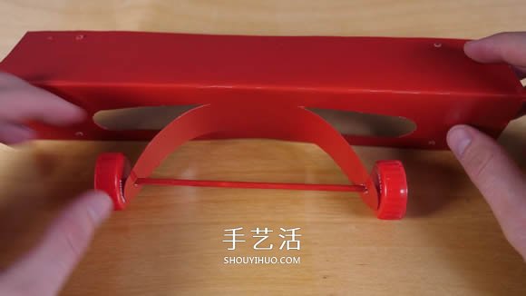 可樂瓶科技小制作 DIY橡皮筋動(dòng)力飛機(jī)的方法 -  rpnrmr.com