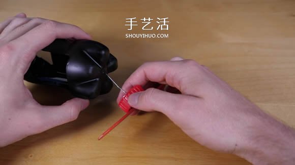 可樂瓶科技小制作 DIY橡皮筋動(dòng)力飛機(jī)的方法 -  rpnrmr.com