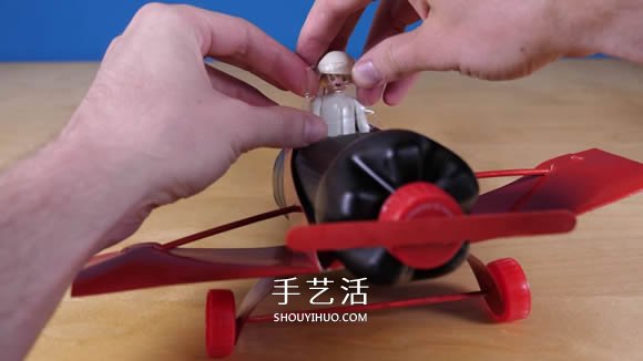 可樂瓶科技小制作 DIY橡皮筋動(dòng)力飛機(jī)的方法 -  rpnrmr.com
