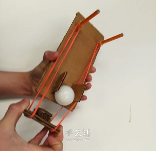 硬紙板手工制作乒乓球彈射器玩具的方法 -  rpnrmr.com