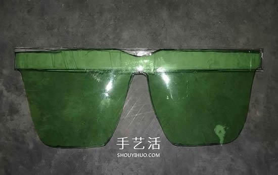 汽水瓶廢物利用手工制作黑框太陽鏡的方法 -  rpnrmr.com