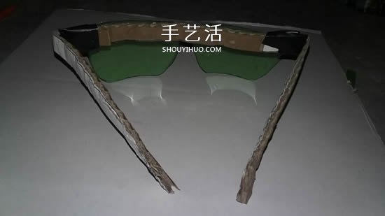 汽水瓶廢物利用手工制作黑框太陽鏡的方法 -  rpnrmr.com