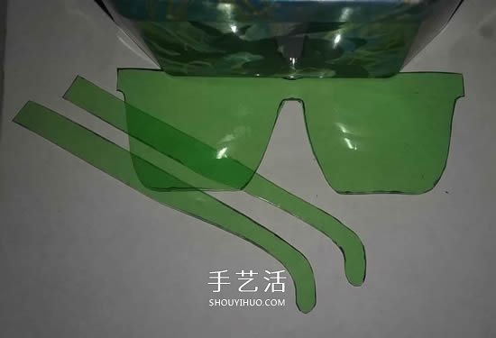 汽水瓶廢物利用手工制作黑框太陽鏡的方法 -  rpnrmr.com