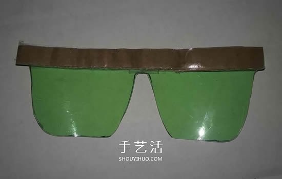 汽水瓶廢物利用手工制作黑框太陽鏡的方法 -  rpnrmr.com
