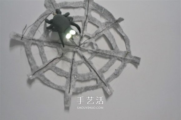 DIY萬圣節(jié)裝飾！蜘蛛網上發(fā)光的蜘蛛玩具制作 -  rpnrmr.com