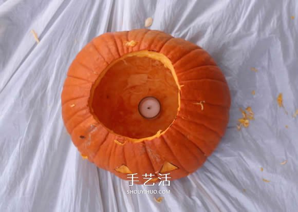 用南瓜制作萬圣節(jié)南瓜燈的詳細步驟圖解 -  rpnrmr.com
