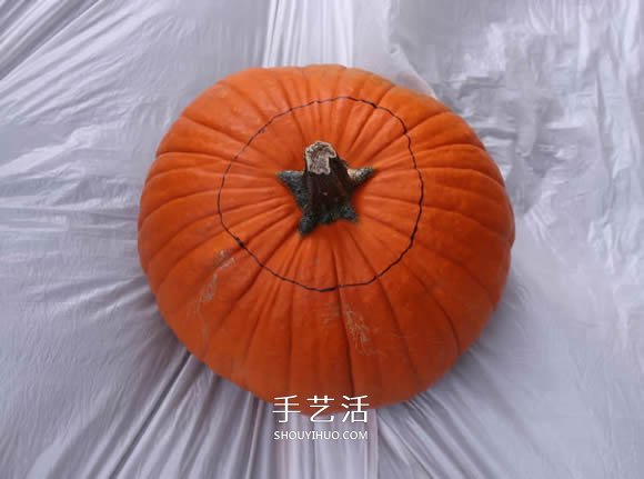 用南瓜制作萬圣節(jié)南瓜燈的詳細步驟圖解 -  rpnrmr.com