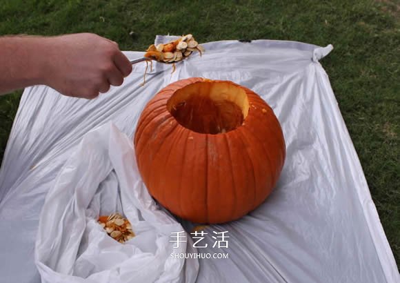 用南瓜制作萬圣節(jié)南瓜燈的詳細步驟圖解 -  rpnrmr.com