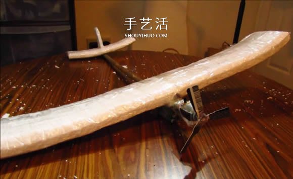 科技小制作：怎么制作能飛的馬達(dá)小飛機(jī)圖解 -  rpnrmr.com