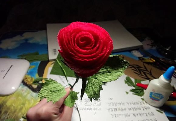 皺紋紙手工制作火紅玫瑰花的方法 簡單漂亮！ -  rpnrmr.com