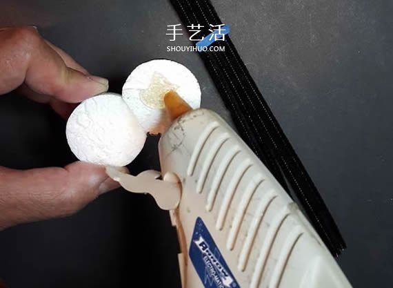 幼兒園簡單萬圣節(jié)蜘蛛的手工制作教程圖解 -  rpnrmr.com