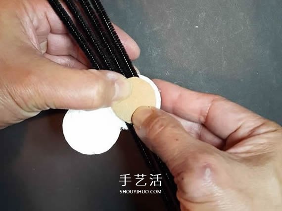 幼兒園簡單萬圣節(jié)蜘蛛的手工制作教程圖解 -  rpnrmr.com