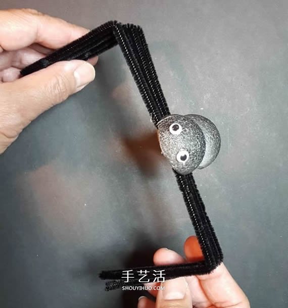 幼兒園簡單萬圣節(jié)蜘蛛的手工制作教程圖解 -  rpnrmr.com