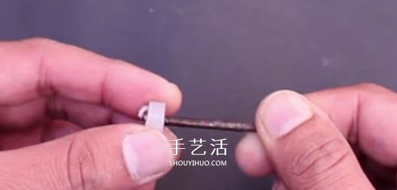 自制兩輪橡皮筋動力車玩具的制作方法圖解 -  rpnrmr.com