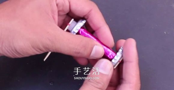 自制兩輪橡皮筋動力車玩具的制作方法圖解 -  rpnrmr.com