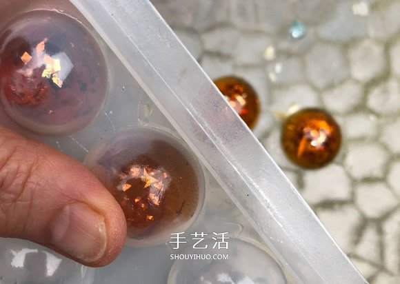 自制仿琥珀樹脂鑰匙扣的制作方法 -  rpnrmr.com