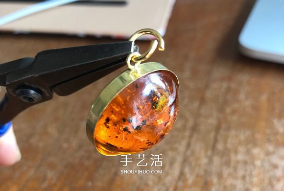 自制仿琥珀樹脂鑰匙扣的制作方法 -  rpnrmr.com