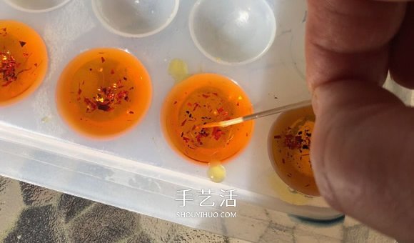 自制仿琥珀樹脂鑰匙扣的制作方法 -  rpnrmr.com